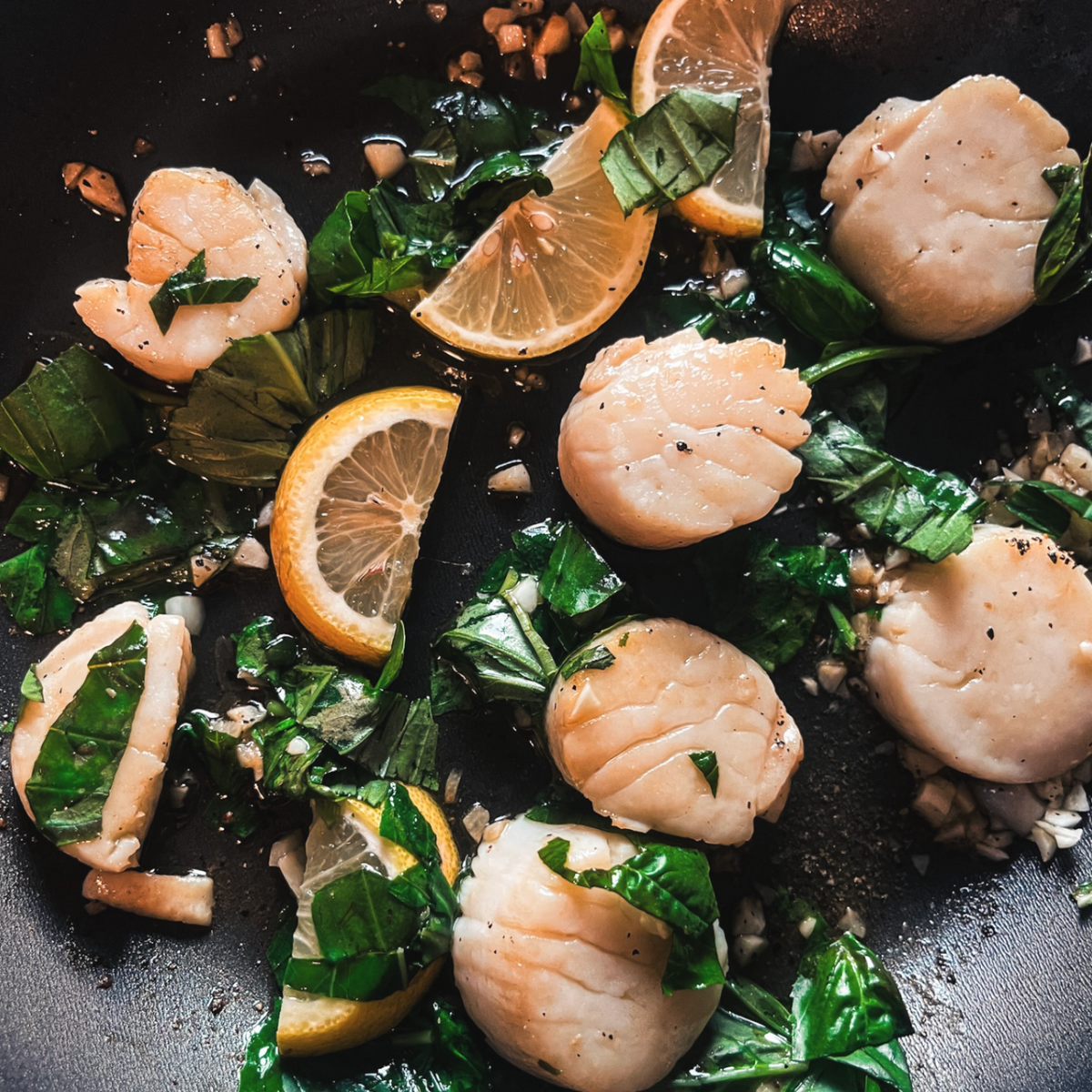 Zesty Garlic and Basil Scallops