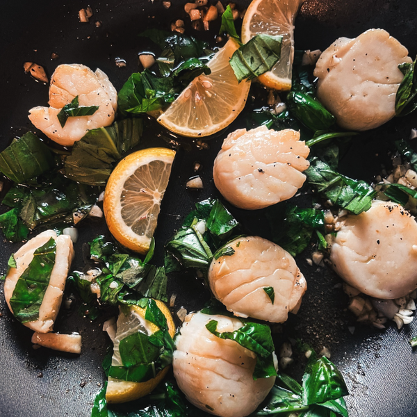 Zesty Garlic and Basil Scallops